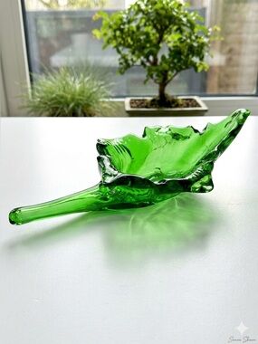 Vintage Emerald Green Hand-Blown Art Glass Leaf Dish – MCM Style
